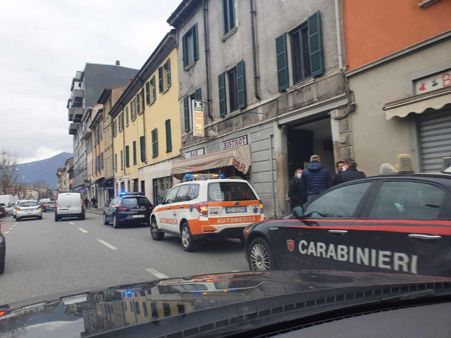 Como Tragedia In Viale Lecco Cliente Si Spara In Armeria Aveva