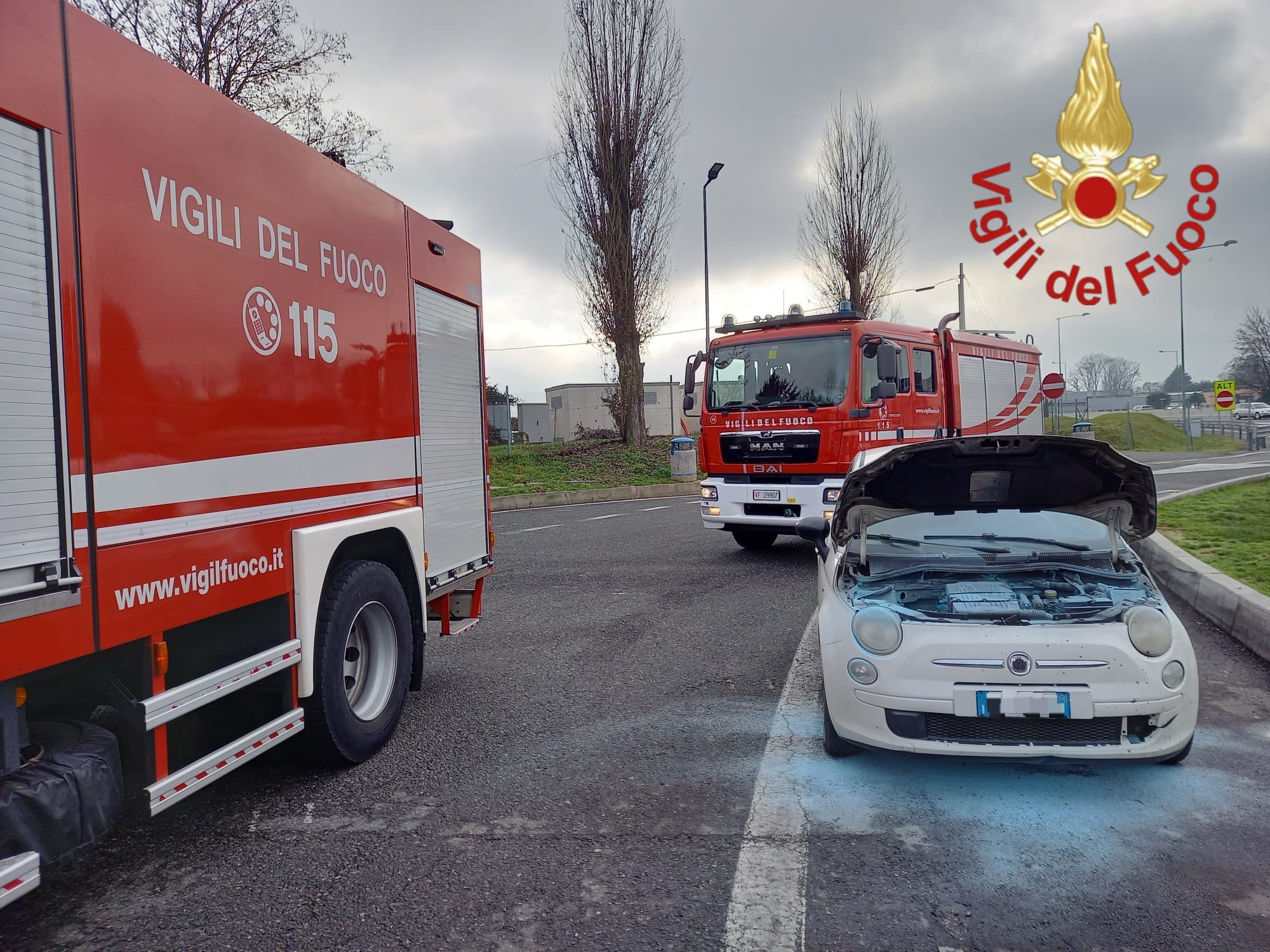 Vettura In Fiamme In Autogrill Sulla A9 Intervengono I Pompieri E Un