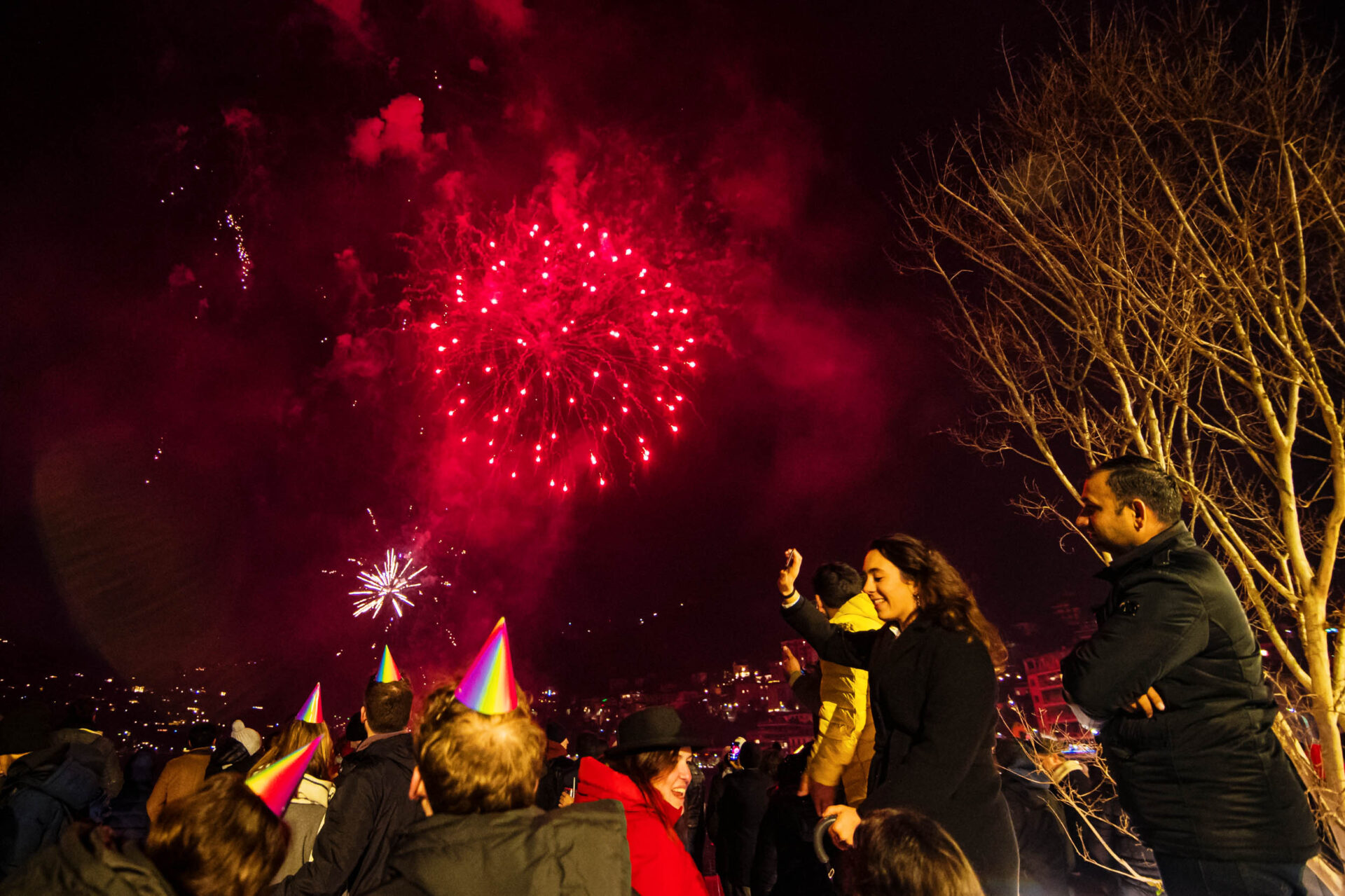 FOTO Capodanno a Como, lungolago pieno per lo spettacolo dei fuochi. Nessun  problema alla viabilità - ComoZero