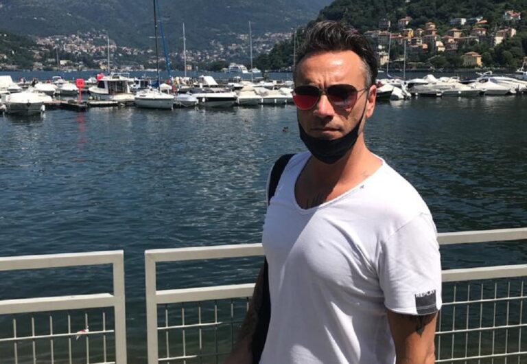 Il Cantante Di Laura Non C è