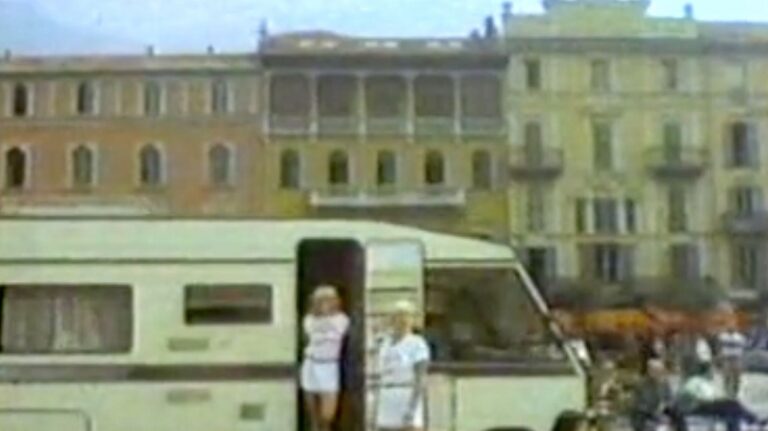 Film A Luci Rosse In Piazza Maggiore
