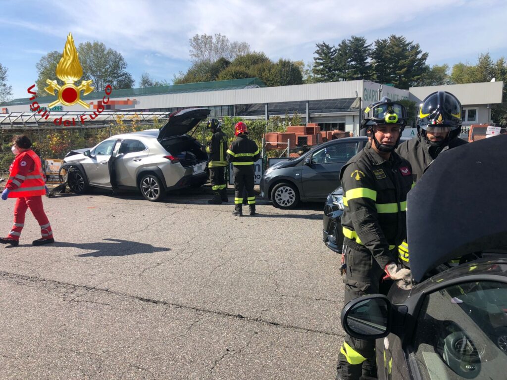 Grandate, Schianto Tra Due Auto Sulla Statale Dei Giovi: Un Ferito ...