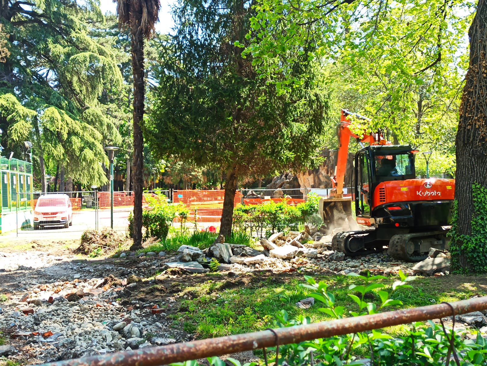 Giardini A Lago Di Como Va Spostato Il Maxi Tubo Che Porta L Acqua