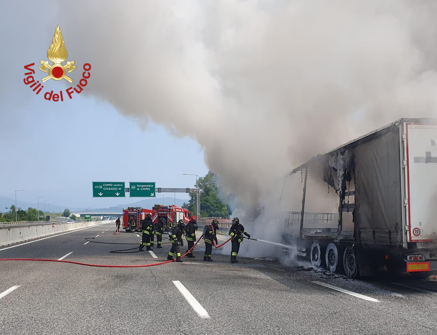 Camion in fiamme sull'autostrada A9, soccorsi e traffico bloccato ...