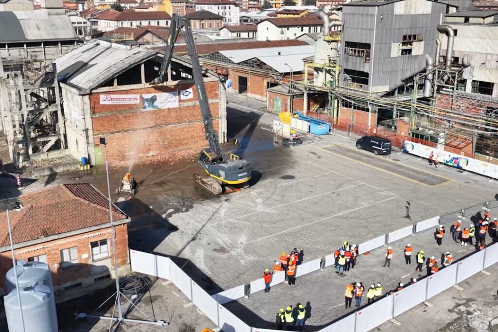 Caffaro-Brescia-ruspa-demolizione