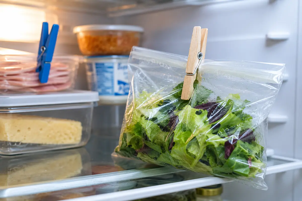Sacchetti ben chiusi per un frigo ordinato