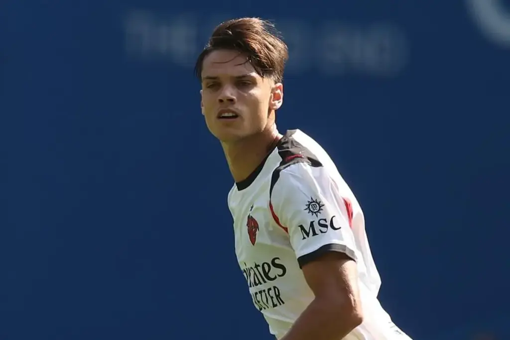Samuele Ricci in campo con il Milan