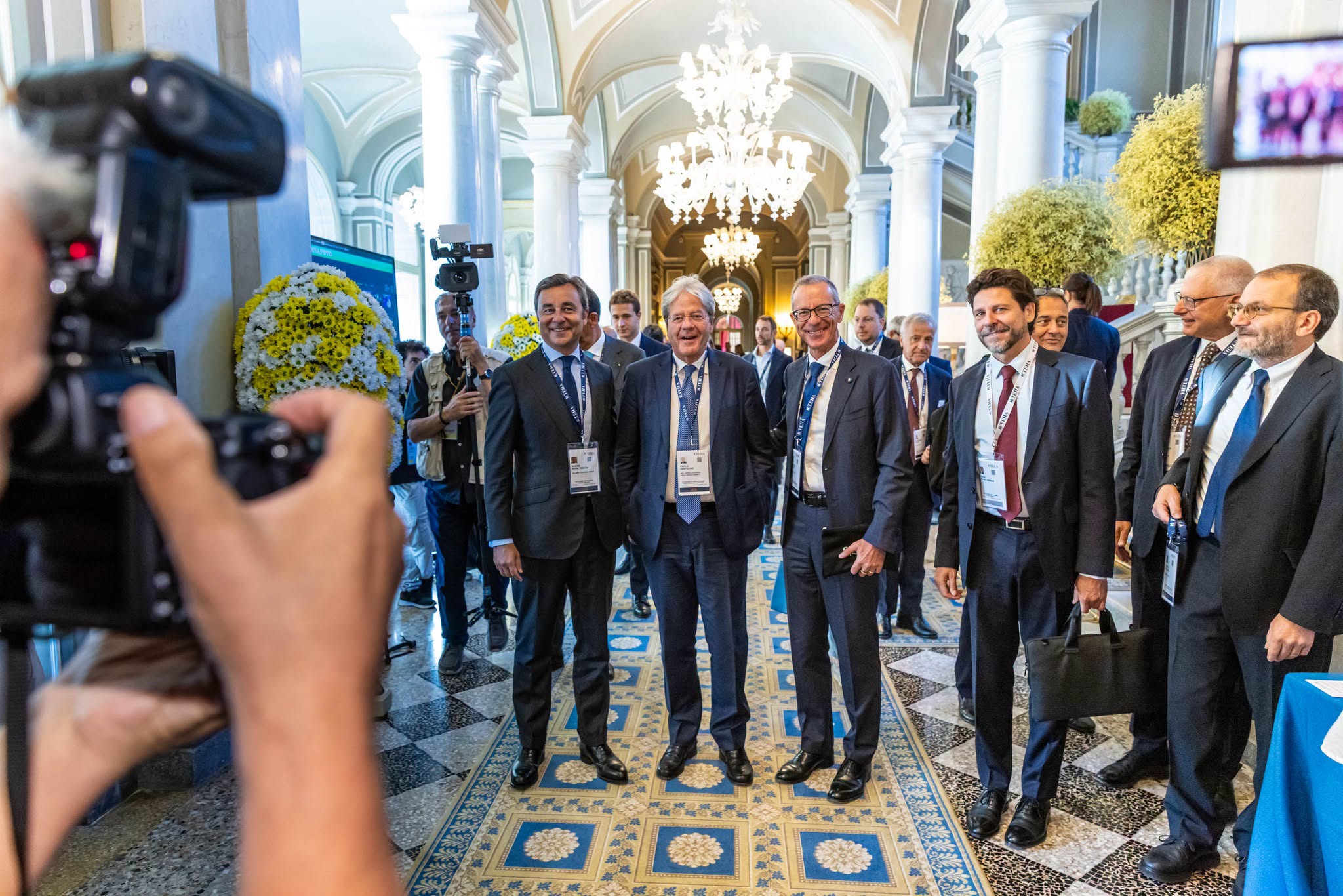Forum TEHA a Cernobbio: leader politici e economisti discutono sfide globali e relazioni internazionali