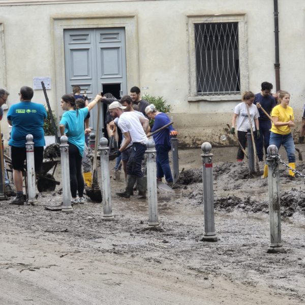 angeli del fango sant'abbondio