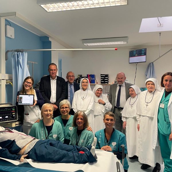 2026_04_13_foto_donazione Valduce-Amate-Centro Porsche