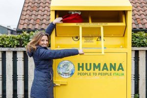 cassonetto abiti usati humana