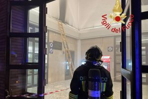 incendio-stazione-san-giovanni-vigili-fuoco-2