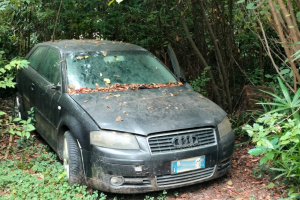 Auto-Abbandonata-Villa-Erba-Cernobbio