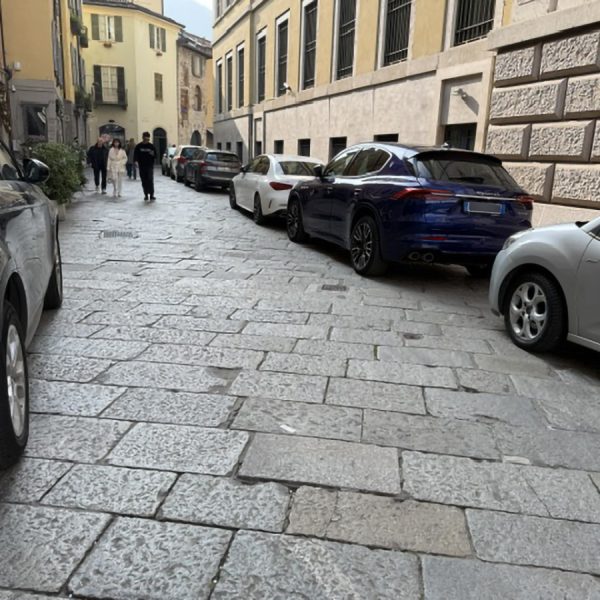 Auto-Parcheggi-Via-Muralto (1)
