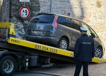 Auto-Svizzera-Ticinese-Carro-Attrezzi-Polizia-Locale-1