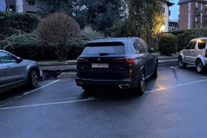 Auto-Ticinese-Svizzera-Divieto-Di-Sosta