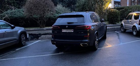 Auto-Ticinese-Svizzera-Divieto-Di-Sosta