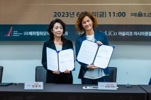 Barbara Minghetti e Kim Bong-Mee presidente del Dipartimento Asia di AsLiCo e direttore artistico della BeHa Philharmonic Orchestra