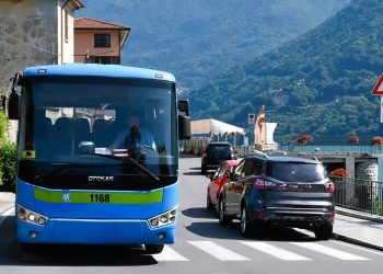 Bus-Autobus-Lago