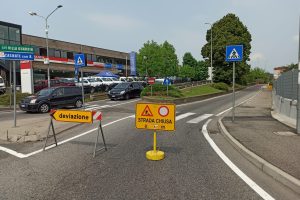 Camerlata-chiusura-via del Lavoro