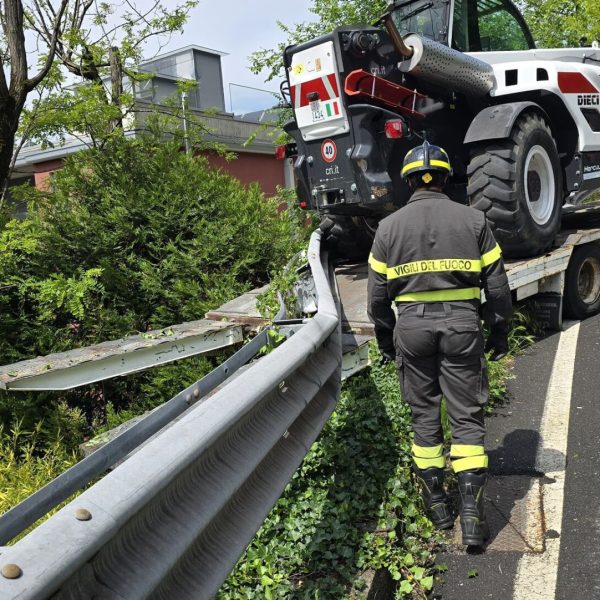 Camion-Oltrecolle-Vigili-Fuoco (1)