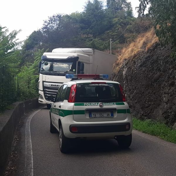 Camion-Polizia-Locale