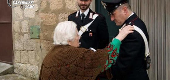 Carabinieri-Anziana