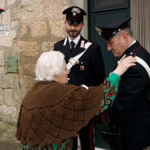 Carabinieri-Anziana