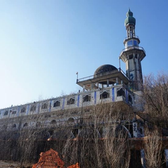 Consonno - il minareto-galleria dei negozi