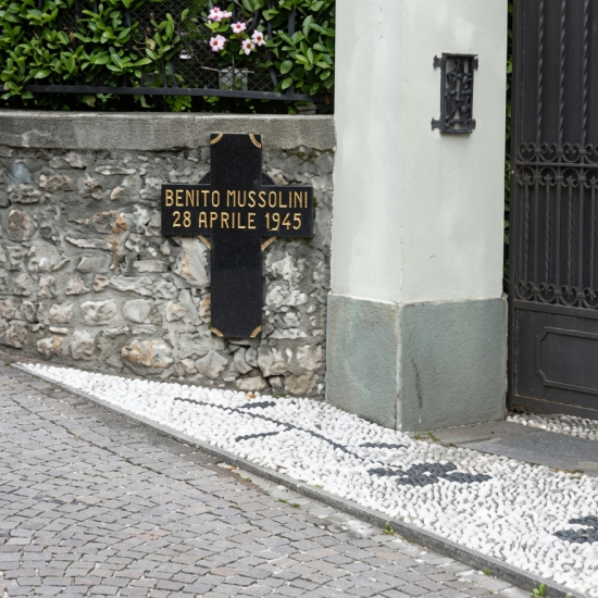 Croce-Mussolini-Giulino-Mezzegra-Villa-Belmonte-1