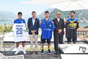 PRESENTAZIONE NUOVE MAGLIE CALCIO COMO 1907 CAMPIONATO 2020-21 SERIE C FOTO CUSA 04-09-2020