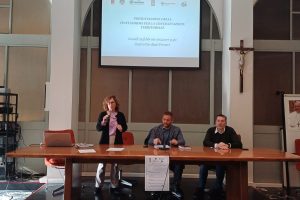 Da sinistra Paola Gilardoni (Cisl dei Laghi), Dario Esposito (Uil Lario) e Sandro Estelli (Cgil Como)