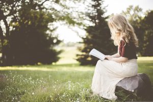 Donna-Che-Legge-Libro