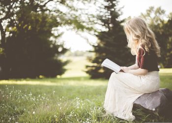 Donna-Che-Legge-Libro