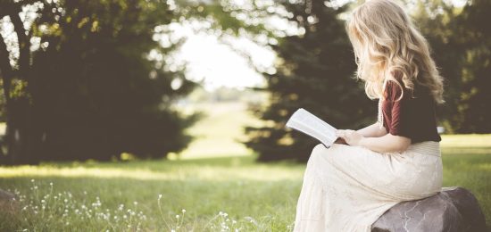 Donna-Che-Legge-Libro