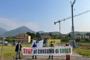 Erba_Galilei_striscione
