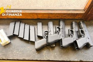 Finanza-Dogana-Droga-Pistole (2)