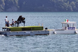 Floating_moving_concerts