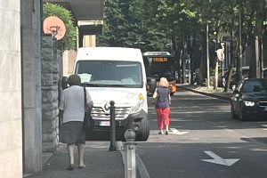 Furgone-Consegne-Viale-Varese (3) copia