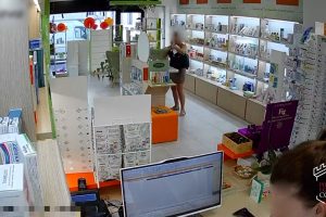 Furto-Parafarmacia-Via-Mentana-Polizia-Locale (3)