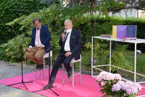 Giuseppe Guin giornalista scrittore con Alessandro Tessuto Presidente Clerici Tessuto
