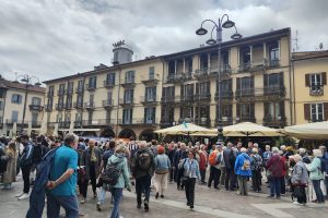 turisti piazza duomo