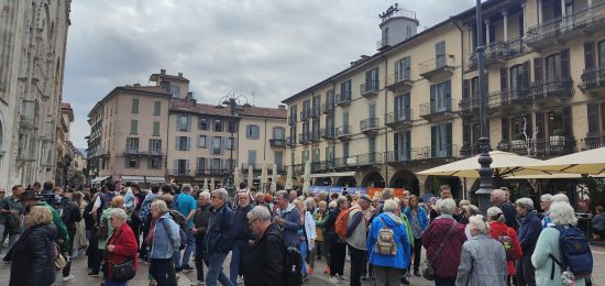 turisti piazza duomo
