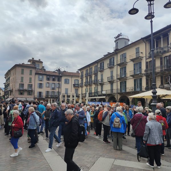 turisti piazza duomo