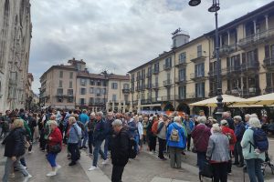turisti piazza duomo