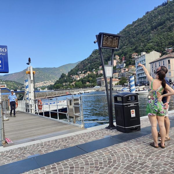 navigazione pontile turisti