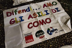 asili nido protesta striscione