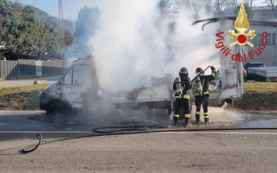 Incendio-Autocarro-Arosio-Vigili-Del-Fuoco (1)