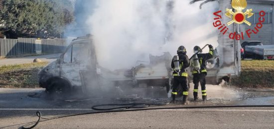 Incendio-Autocarro-Arosio-Vigili-Del-Fuoco (1)