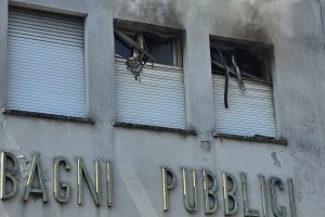 Incendio-Bagni-Pubblici-Via-Sirtori-1